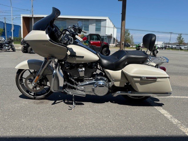 HARLEY DAVIDSON ROAD GLIDE  2022-3