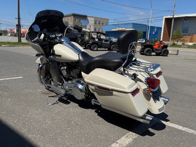 HARLEY DAVIDSON ROAD GLIDE  2022-4