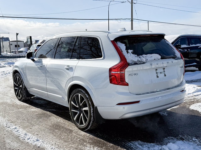 2022 Volvo XC90 T6 Momentum 7 Passenger-4