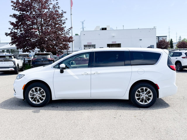 2023 Chrysler Pacifica Touring-L-3