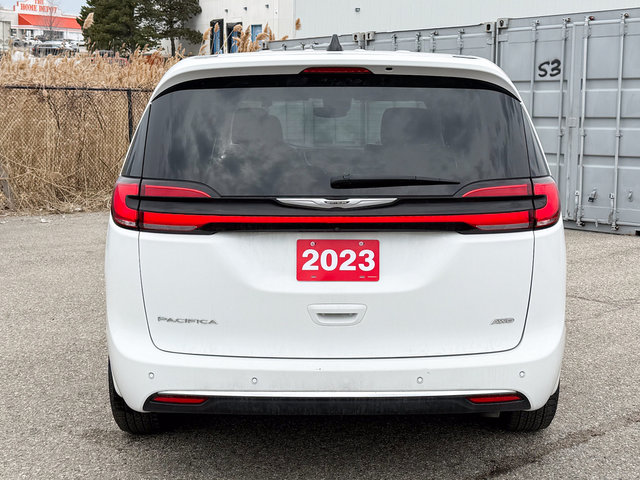 2023 Chrysler Pacifica Touring-L-5