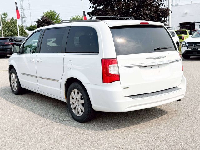 2014 Chrysler Town & Country Touring-4