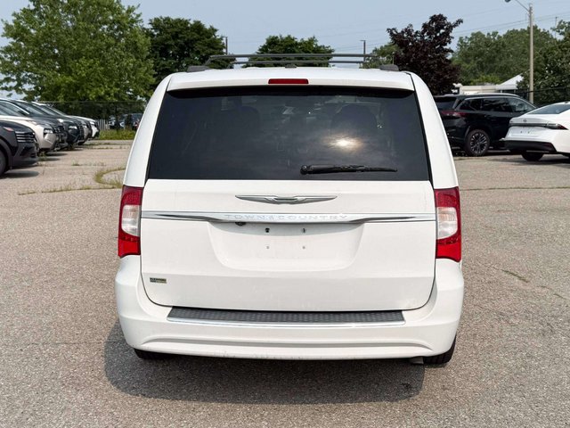 2014 Chrysler Town & Country Touring-5