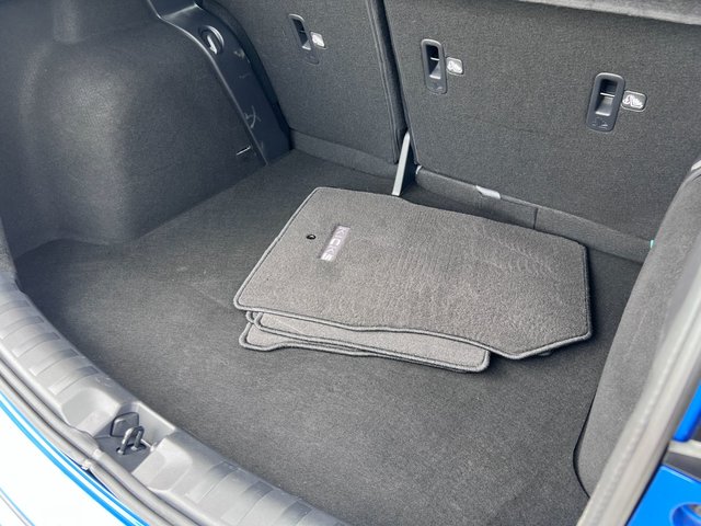 2023 Nissan Kicks SR CVT-7