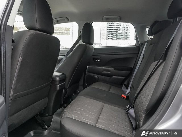 2020 Mitsubishi RVR SE FWD // NO ACCIDENTS-5