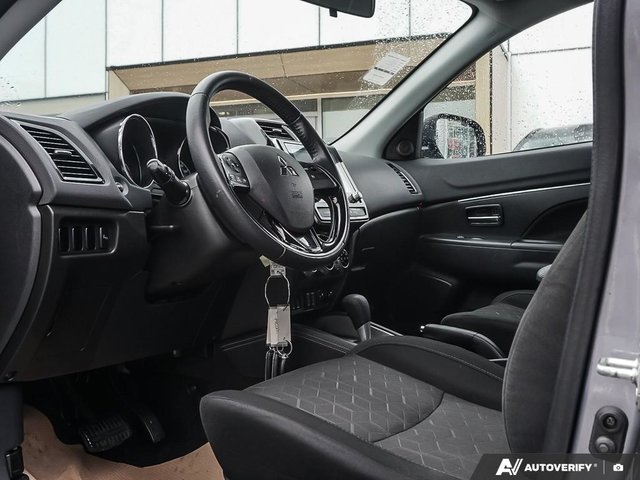 2020 Mitsubishi RVR SE FWD // NO ACCIDENTS-7