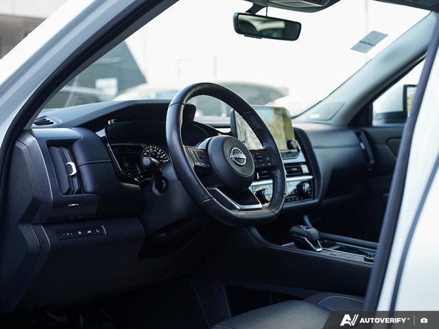 2024 Nissan Pathfinder SL // LEATHER // NAVIGATION-5