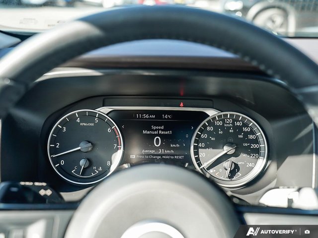 2023 Nissan Rogue SV AWD // ULTRA LOW KMS-7