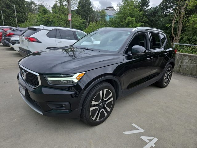 2022 Volvo XC40 Momentum | Sunroof | Premium & Climate Package-0