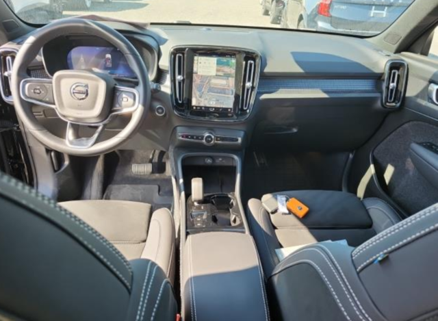 2025 Volvo XC40 Plus | Climate Package | Upgraded Wheels-1