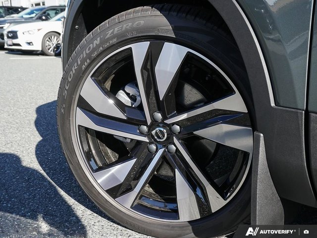 2026 Volvo XC40 Plus (Dark Theme)-5