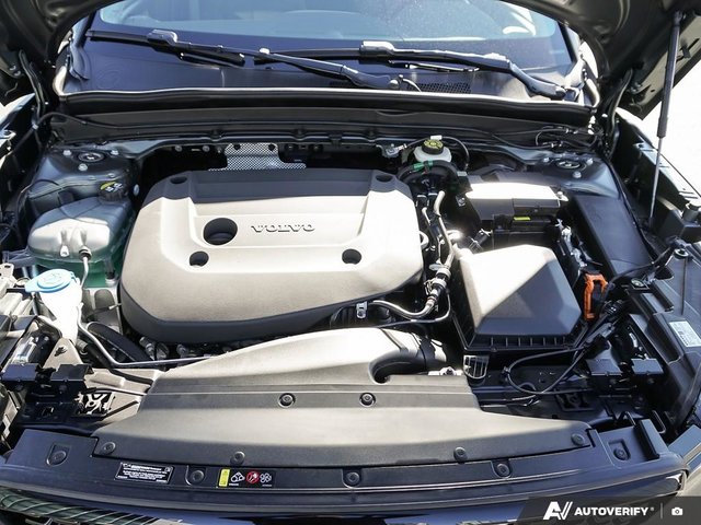 2026 Volvo XC40 Plus (Dark Theme)-7