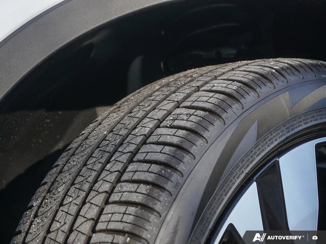 2026 Volvo XC40 Plus (Dark Theme)-6