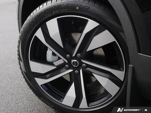 2026 Volvo XC40 Plus (Dark Theme)-5