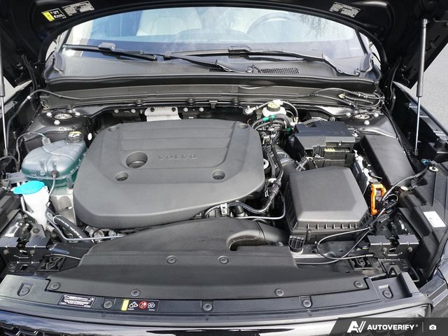 2026 Volvo XC40 Plus (Dark Theme)-7