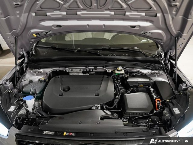 2026 Volvo XC40 Ultra (Dark Theme)-7