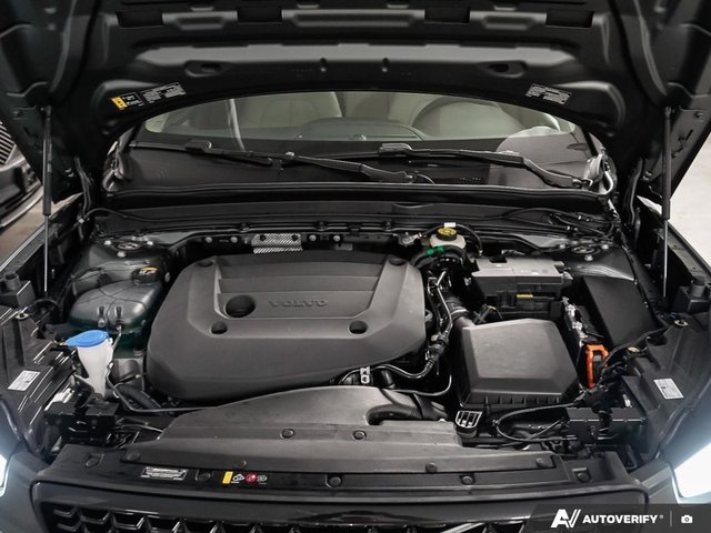 2026 Volvo XC40 Plus (Dark Theme)-7