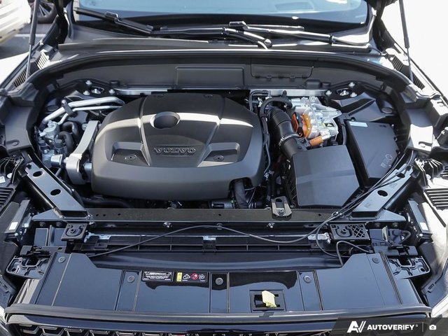2025 Volvo XC60 Plug-in hybrid Ultra Black Edition-7