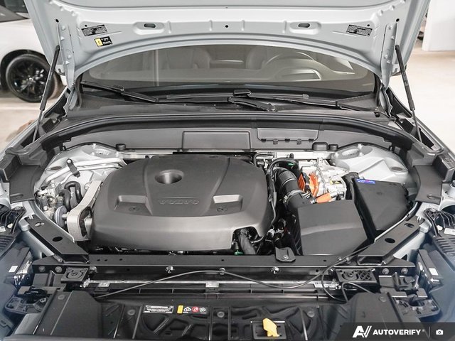 2026 Volvo XC60 Plug-in hybrid Ultra Black Edition-7