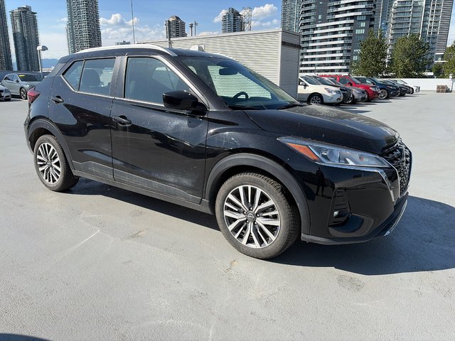 2025 Nissan Kicks Play SV CVT // 2.99% FINANCING-0