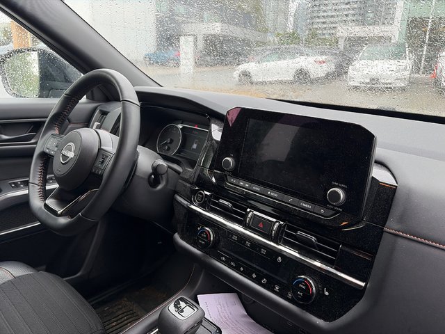 2024 Nissan Pathfinder ROCK CREEK // LOW KMS-5