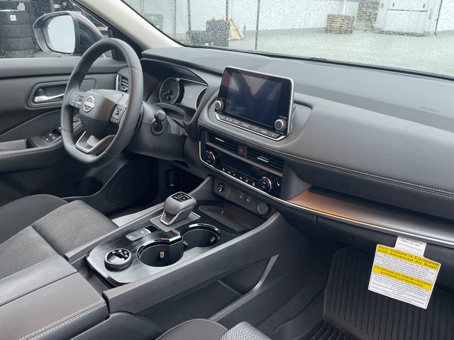 2025 Nissan Rogue SV AWD // 2.99% FINANCING!-4