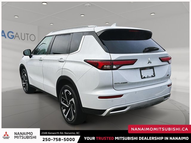 2023 Mitsubishi Outlander LE-3