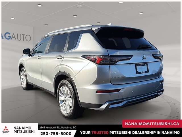 2025 Mitsubishi Outlander SE-4