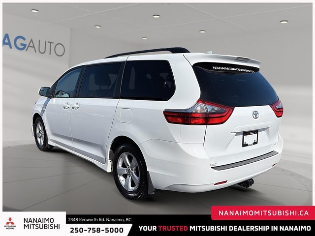 2020 Toyota Sienna LE-4