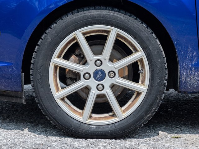 2015 Ford Fiesta (5) SE-3