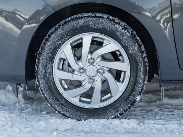 2024 Mitsubishi Mirage ES CVT-3