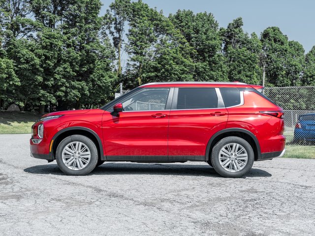 2024 Mitsubishi Outlander LE S-AWC-2