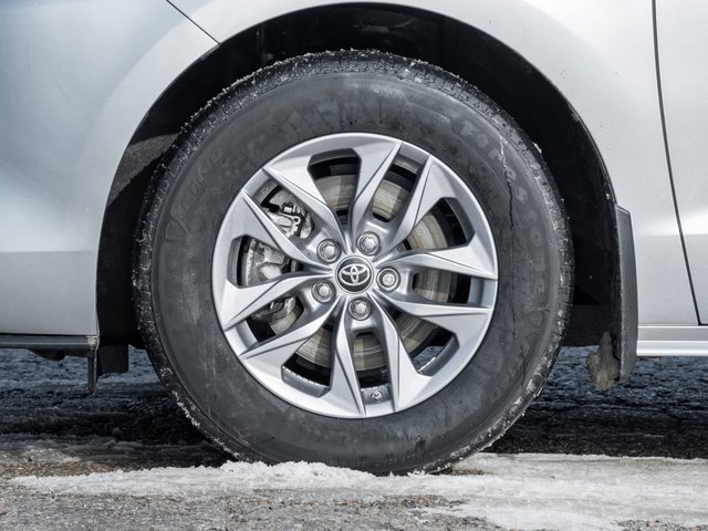 2024 Toyota Sienna Hybrid Sienna LE 8-Pass-3