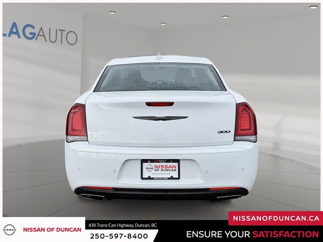 2023 Chrysler 300 Touring-2