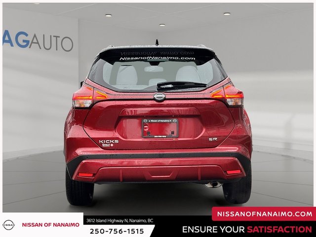 2024 Nissan Kicks SR photo 3