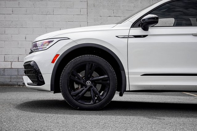 2024 Volkswagen Tiguan Comfortline R-Line Black Edition-1