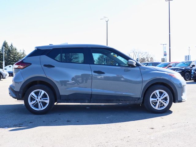 2025 Nissan Kicks Play S-2
