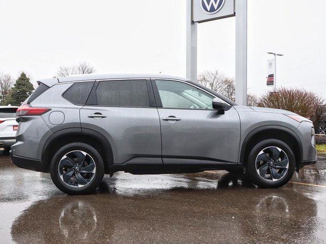 2024 Nissan Rogue SV Moonroof-2