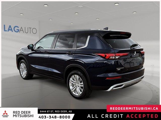 2024 Mitsubishi Outlander LE-3