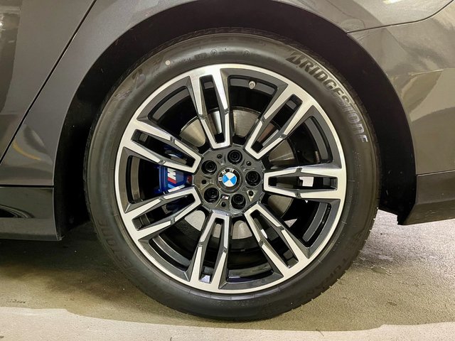 2025 BMW 5-Series 530i xDrive-6