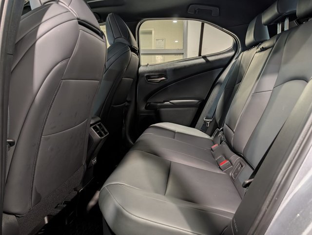 2024 Lexus UX 250h AWD F Sport 2-7