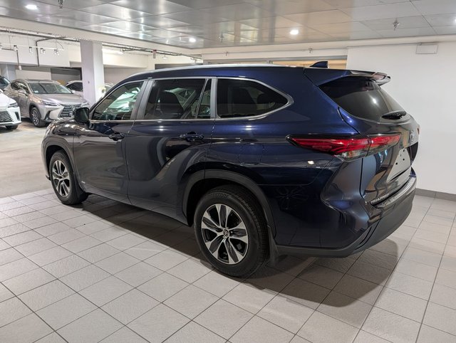 2023 Toyota Highlander Hybrid XLE AWD Hybrid XLE-3