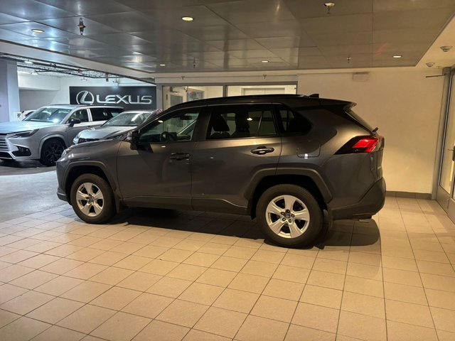 2021 Toyota RAV4 XLE AWD XLE-3