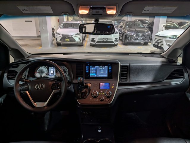 2017 Toyota SiennaSE SE-4