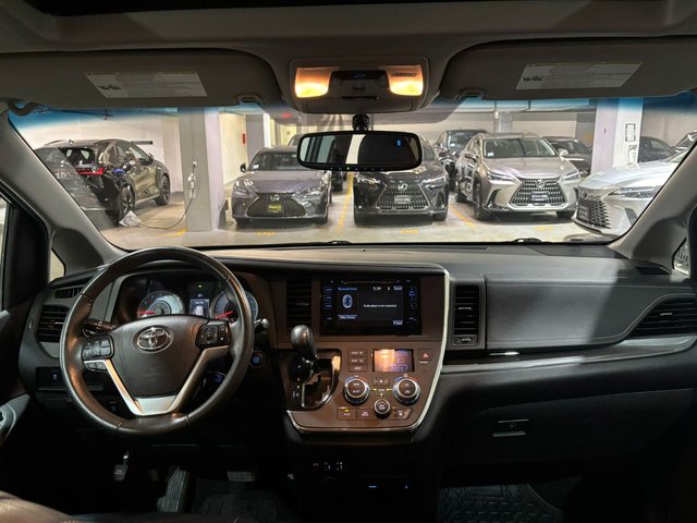 2017 Toyota SiennaSE SE-4