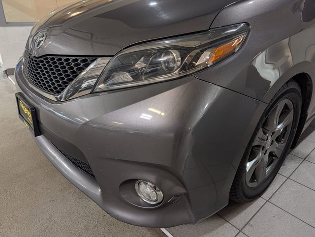 2017 Toyota SiennaSE SE-3
