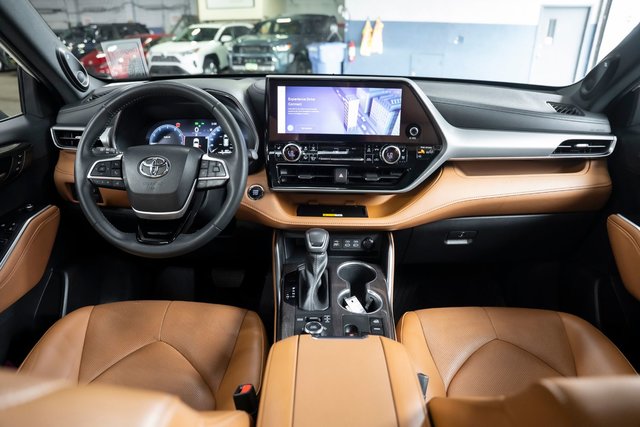 2023 Toyota Highlander PLATNIUM-3