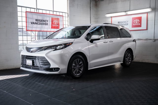 2025 Toyota Sienna Hybrid LE 8 PASSENGER-2