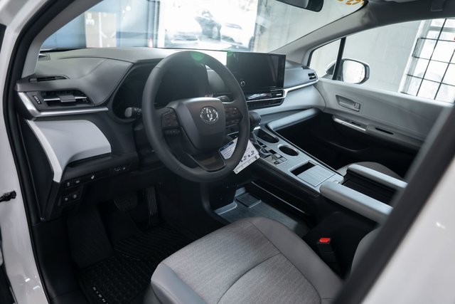 2025 Toyota Sienna Hybrid LE 8 PASSENGER-7