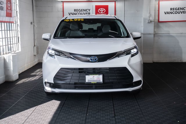2025 Toyota Sienna Hybrid LE 8 PASSENGER-1